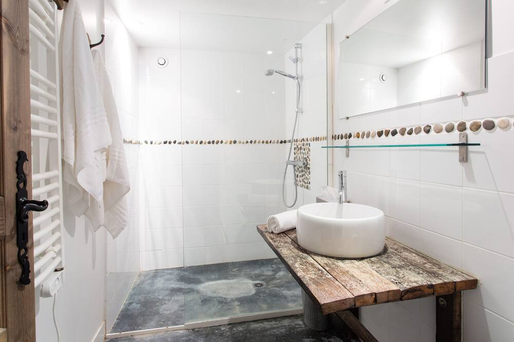 Photo of Bathroom in Lanquais