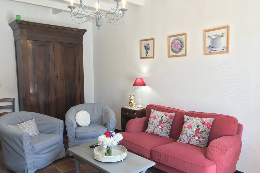 Photo of Livingroom in Laruscade