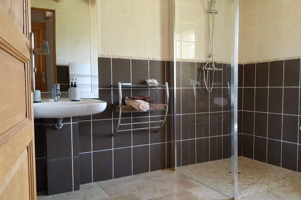 Photo of Bathroom in Saint-Genies