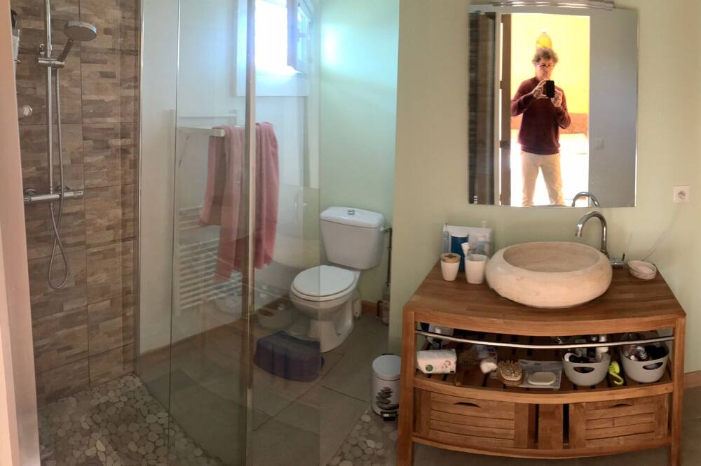 Photo of Bathroom in Saint-Medard-en-Jalles
