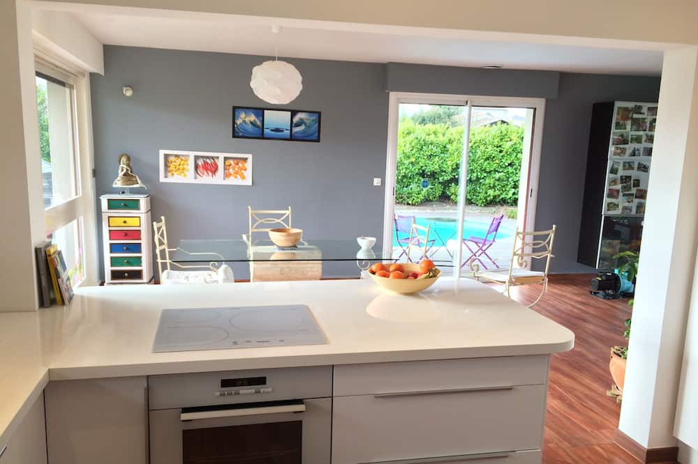 Photo of Kitchen in Saint-Medard-en-Jalles