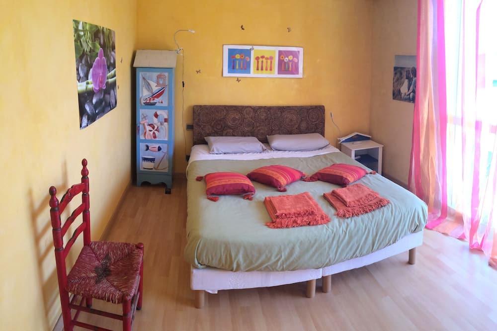 Photo of Bedroom in Saint-Medard-en-Jalles