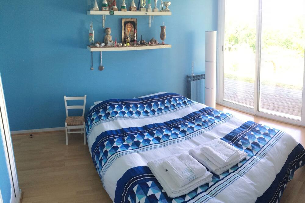 Photo of Bedroom in Saint-Medard-en-Jalles