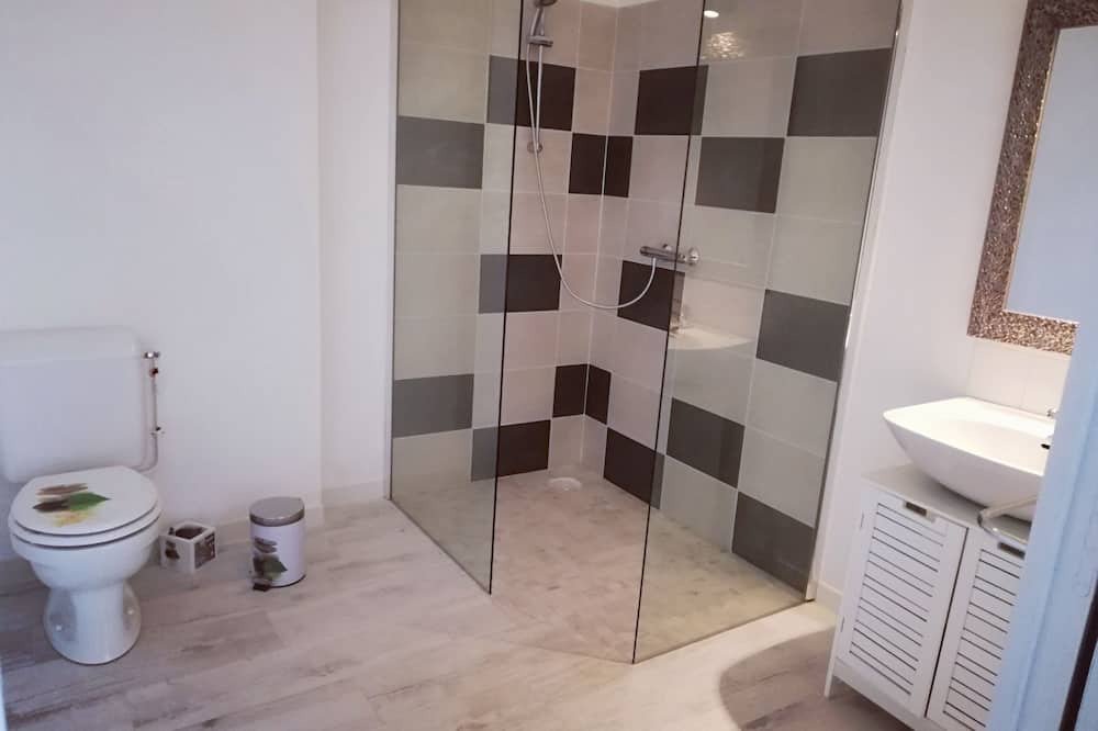 Photo of Bathroom in Saint-Loup-Lamaire