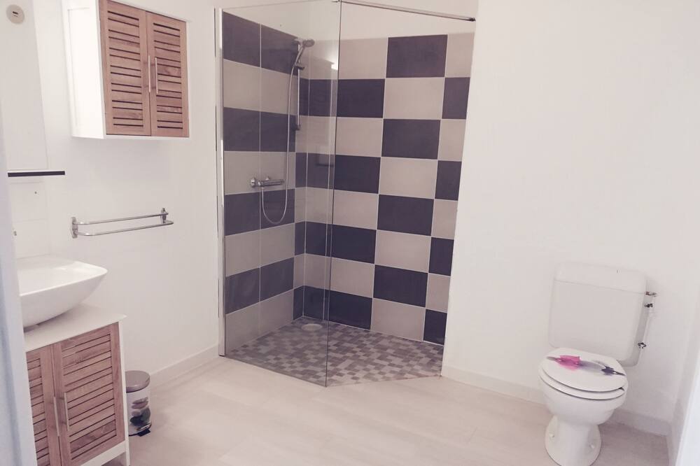 Photo of Bathroom in Saint-Loup-Lamaire