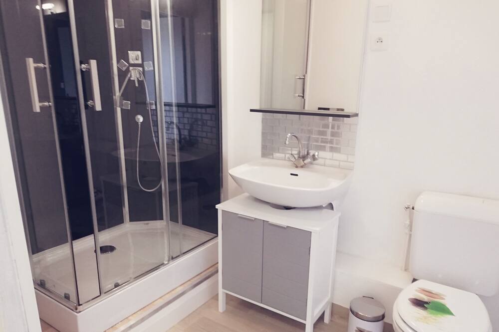 Photo of Bathroom in Saint-Loup-Lamaire