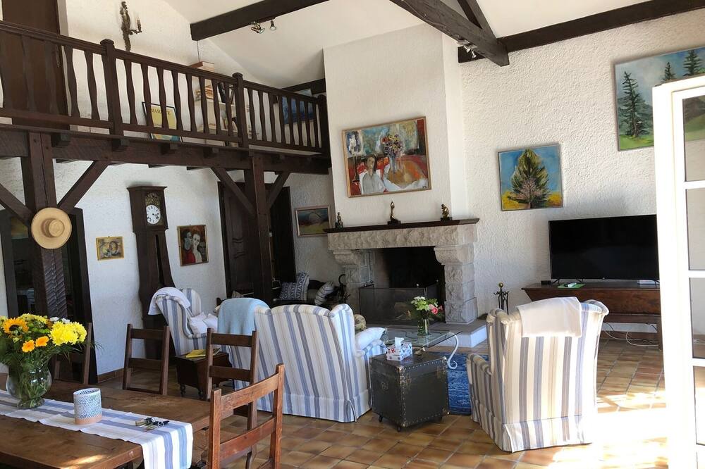 Photo of Livingroom in Arbonne