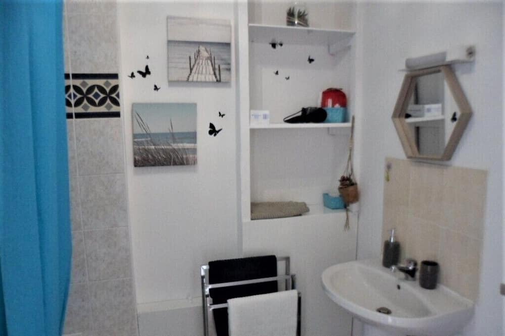 Photo of Bathroom in Cenon