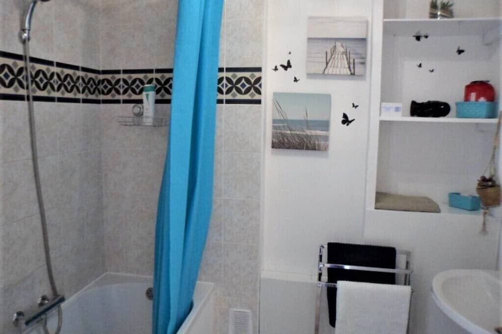 Photo of Bathroom in Cenon