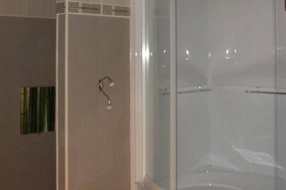 Photo of Bathroom in Chauvigny
