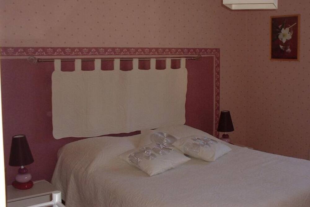 Photo of Bedroom in Chauvigny