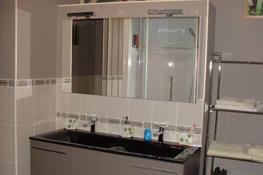 Photo of Bathroom in Chauvigny