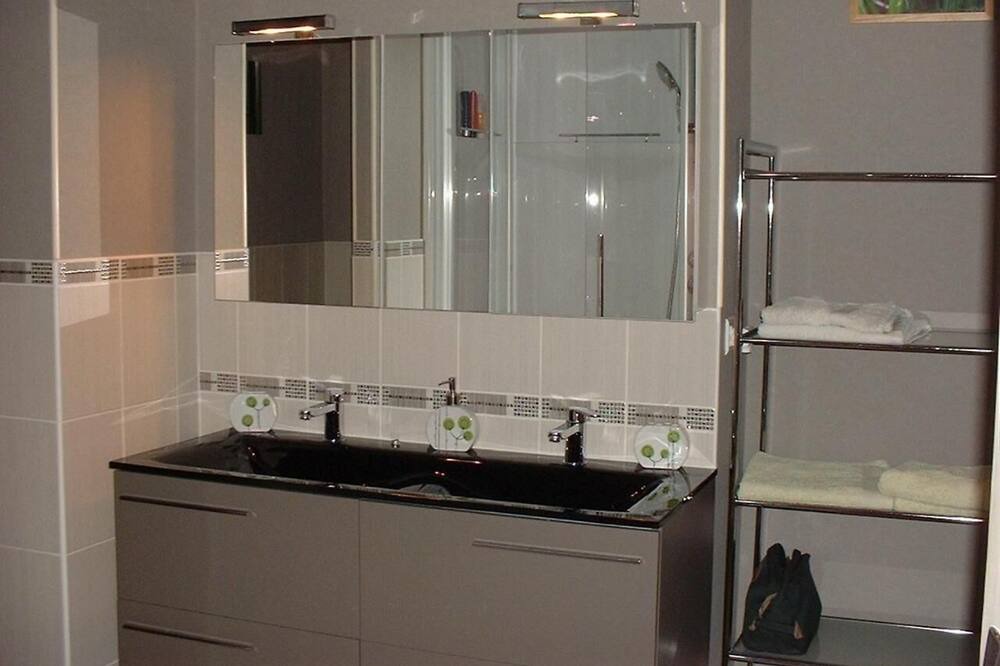 Photo of Bathroom in Chauvigny