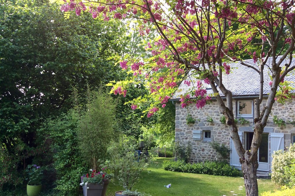 Photo of Outdoor in Saint-Julien-pres-Bort