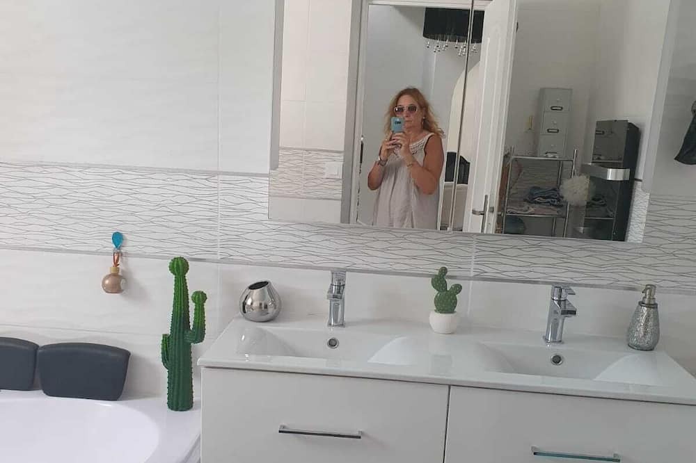 Photo of Bathroom in Boucau