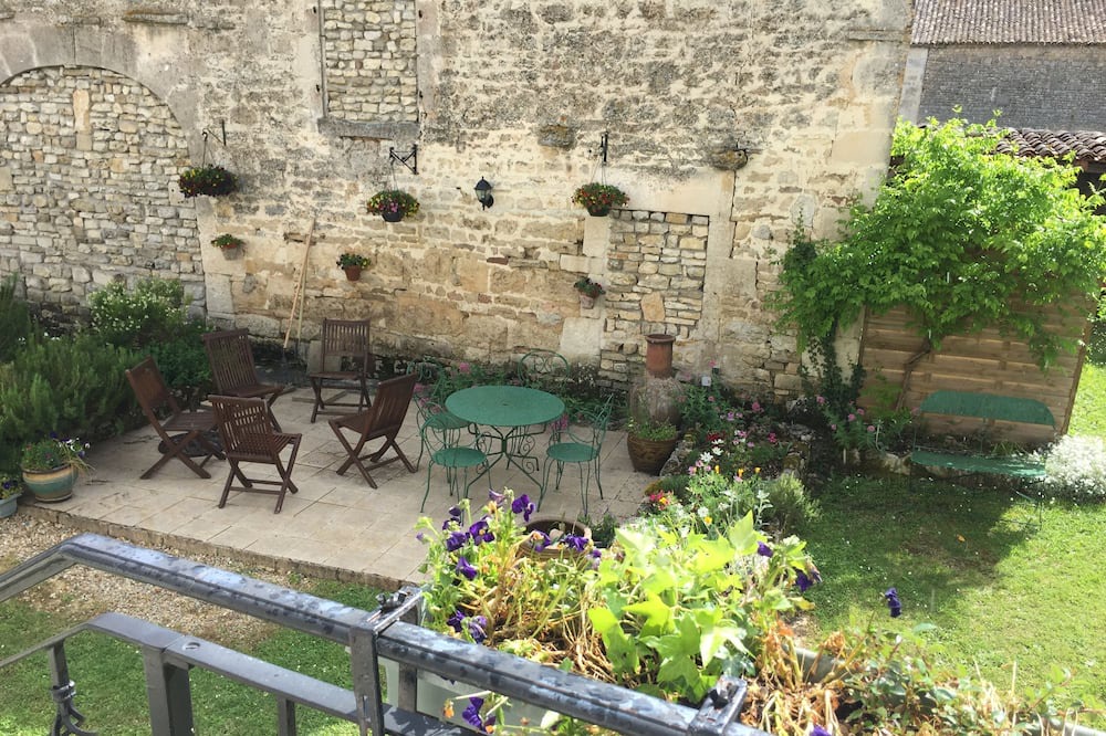 Photo of Patio Balcony in Saint-Saturnin