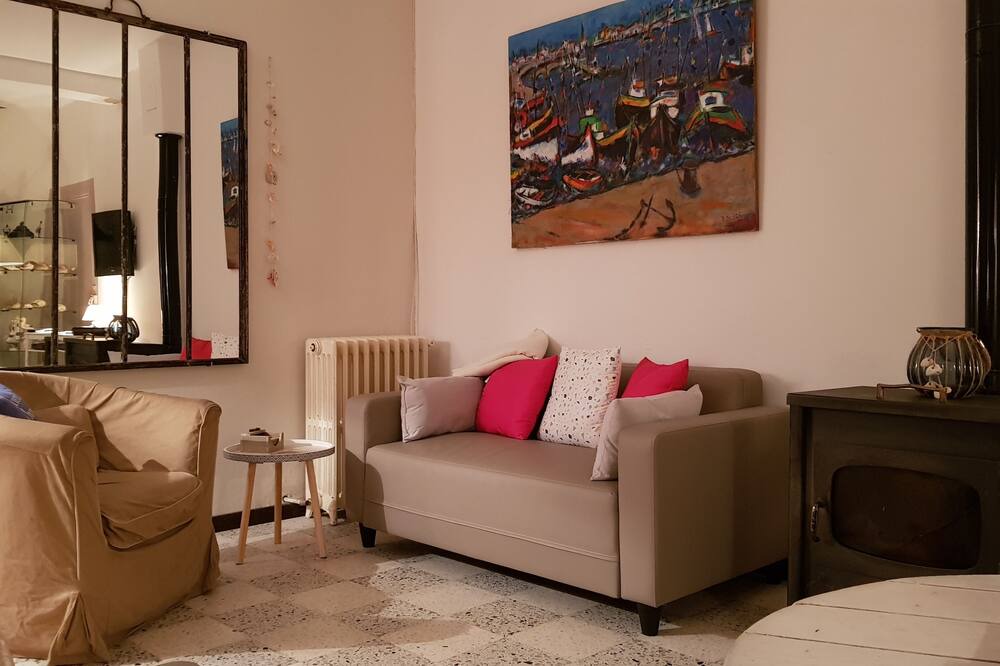 Photo of Livingroom in Mortagne-sur-Gironde