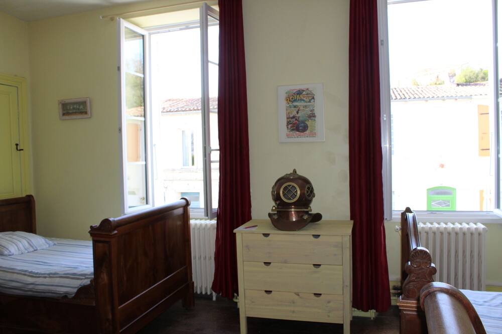 Photo of Bedroom in Mortagne-sur-Gironde