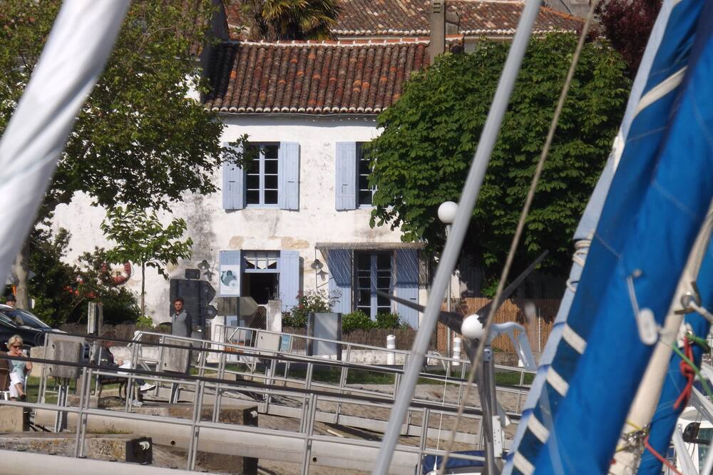 Photo of Others in Mortagne-sur-Gironde