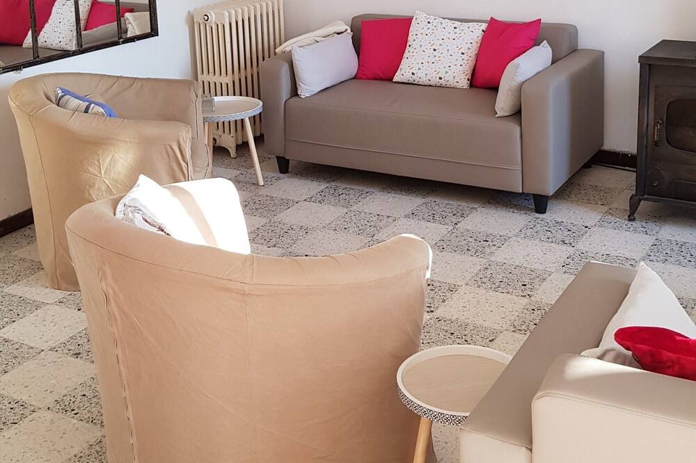 Photo of Livingroom in Mortagne-sur-Gironde