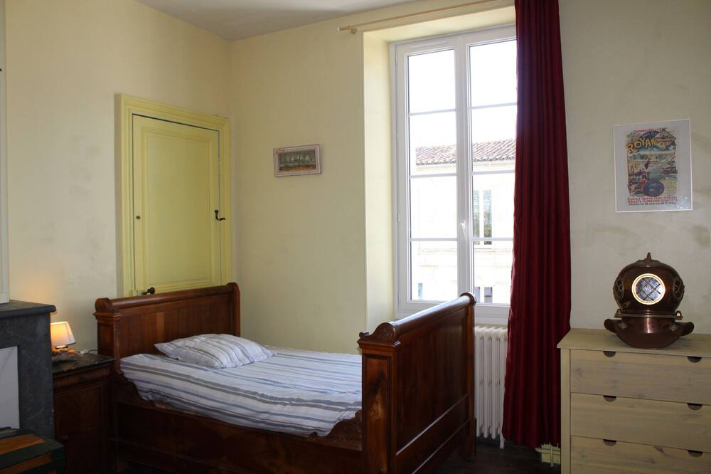 Photo of Bedroom in Mortagne-sur-Gironde