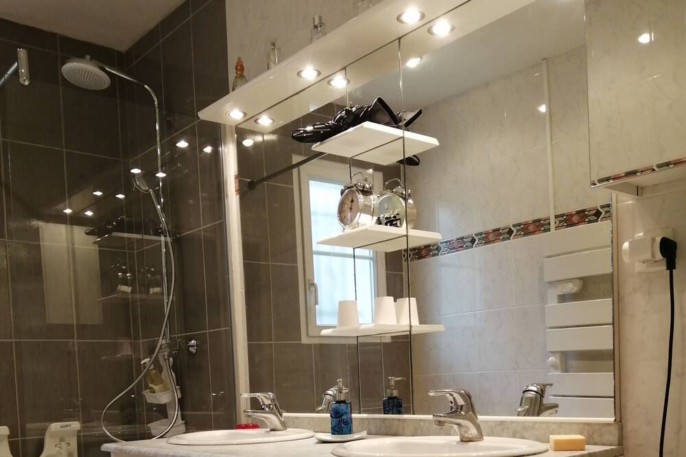 Photo of Bathroom in Ruffec