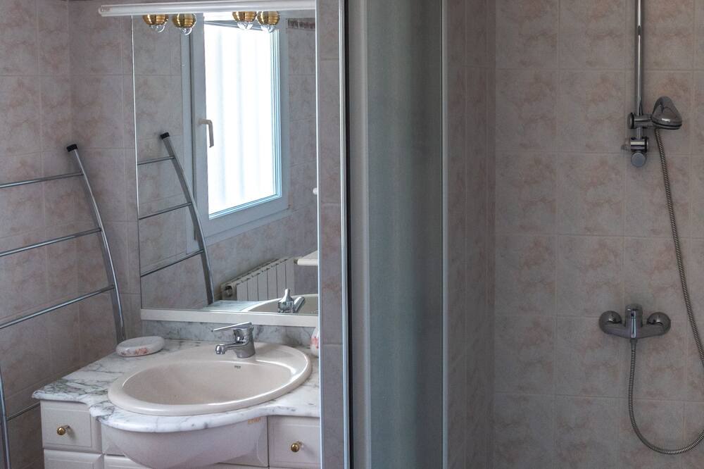 Photo of Bathroom in Serignac-sur-Garonne