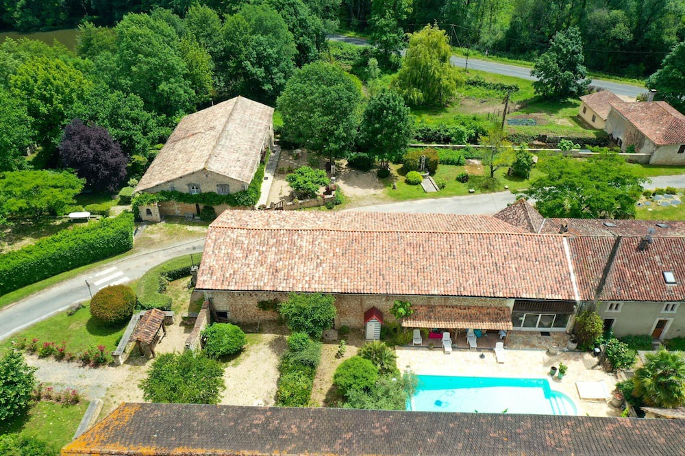 Photo of Outdoor in Saint-Front-de-Pradoux