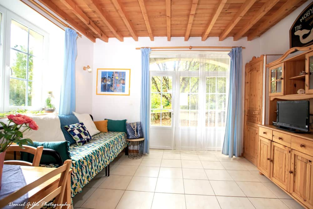 Photo of Livingroom in Saint-Front-de-Pradoux
