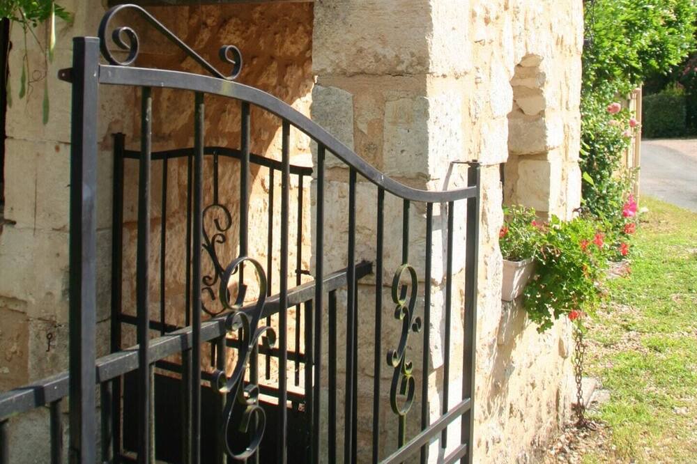 Photo of Outdoor in Saint-Front-de-Pradoux