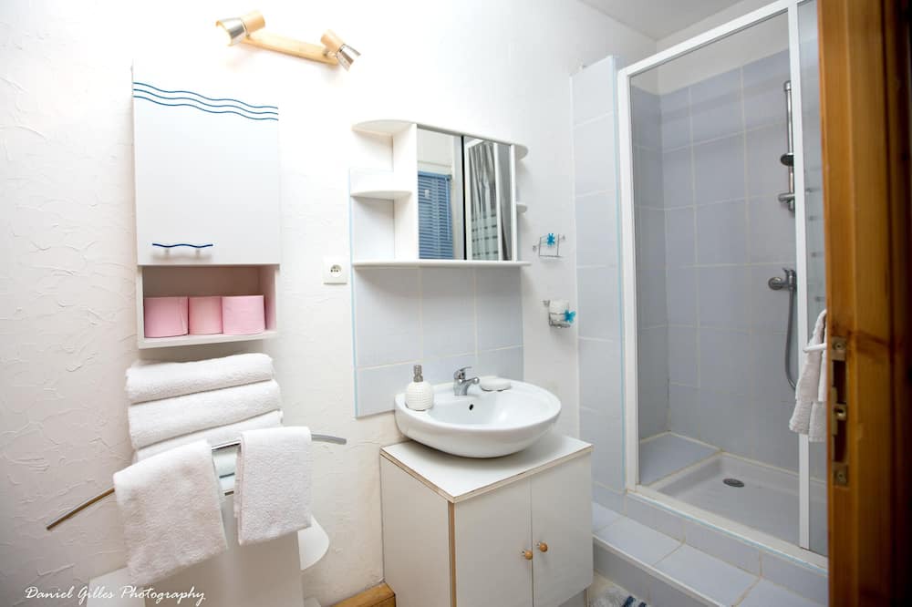 Photo of Bathroom in Saint-Front-de-Pradoux