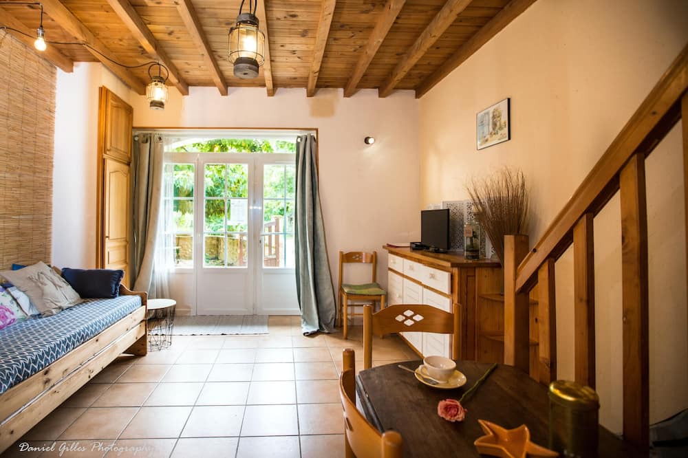 Photo of Livingroom in Saint-Front-de-Pradoux