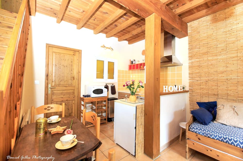 Photo of Livingroom in Saint-Front-de-Pradoux