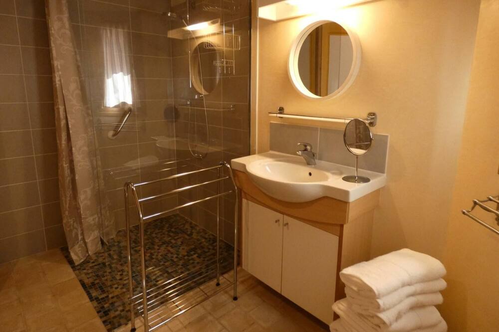 Photo of Bathroom in Pontonx-sur-l'Adour