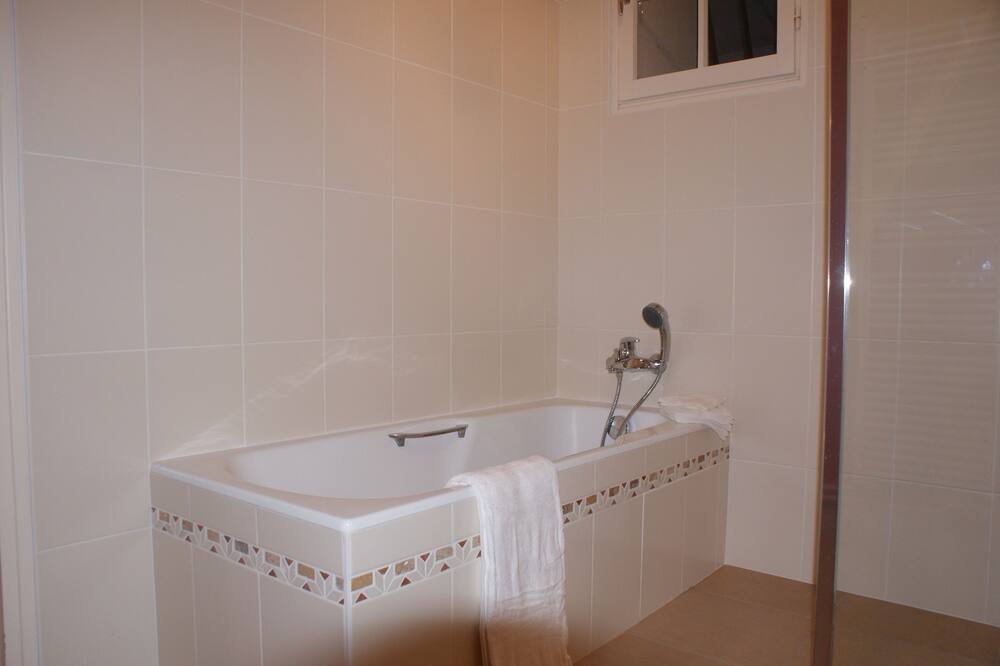 Photo of Bathroom in Castillon - Pujols Intercommunalite