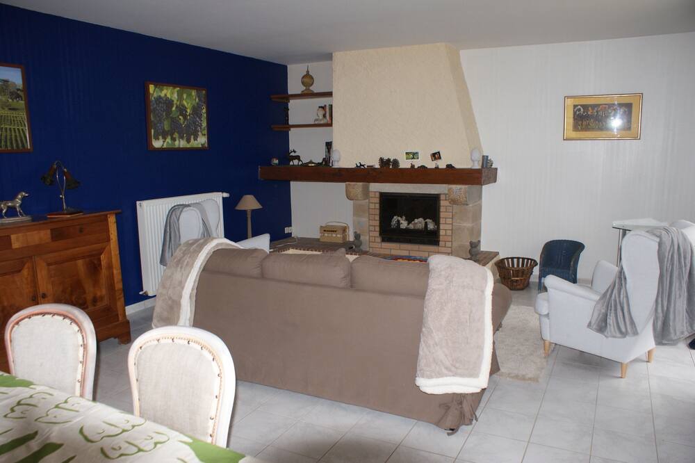 Photo of Livingroom in Castillon - Pujols Intercommunalite