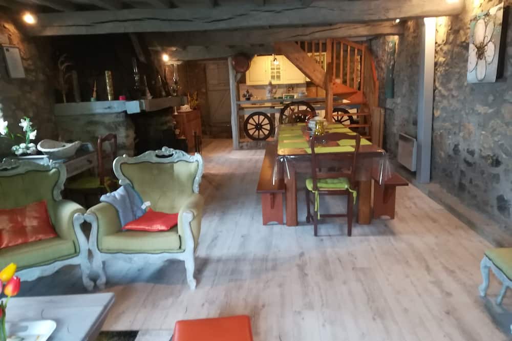 Photo of Livingroom in Alcay-Alcabehety-Sunharette