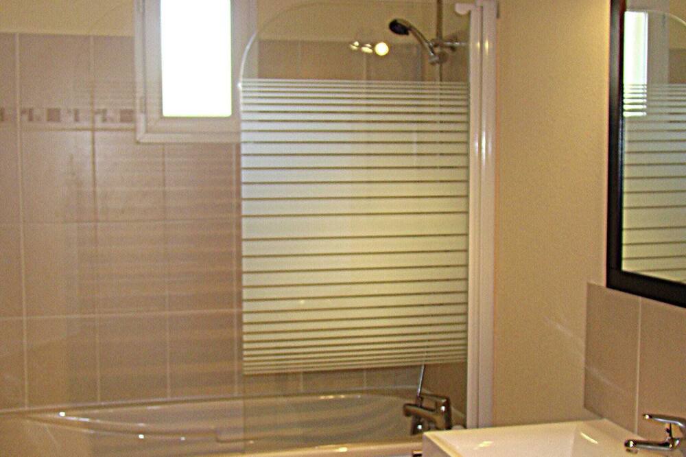Photo of Bathroom in Brossac