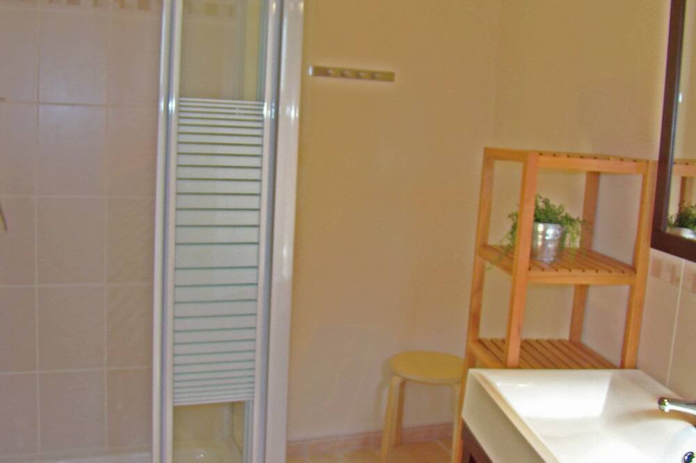Photo of Bathroom in Brossac