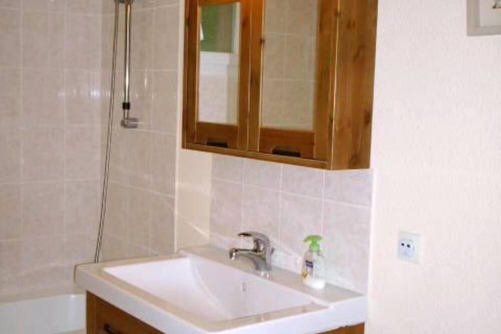 Photo of Bathroom in Brossac