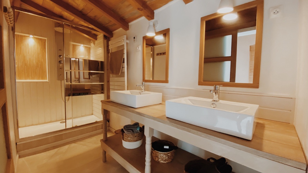 Photo of Bathroom in Prisse-la-Charriere