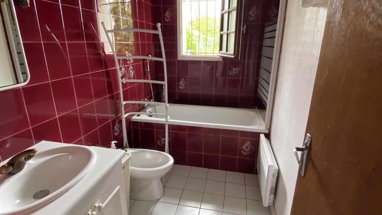Photo of Bathroom in Jau-Dignac-et-Loirac
