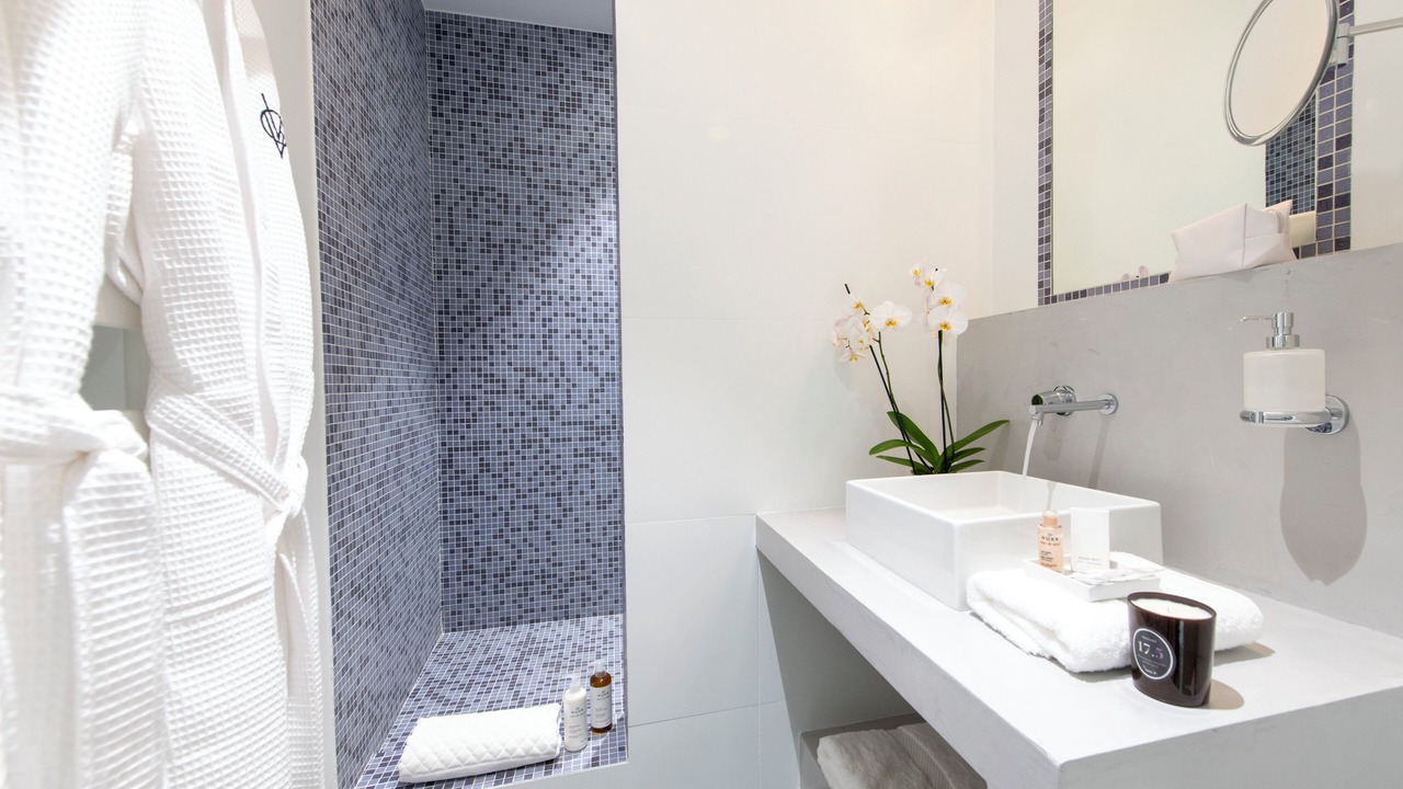 Photo of Bathroom in La Rochelle City Centre
