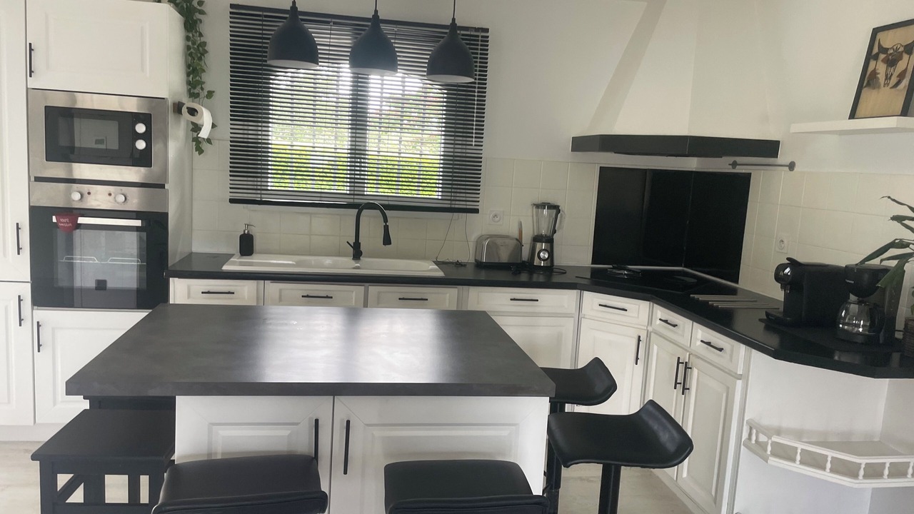 Photo of Kitchen in Loupes