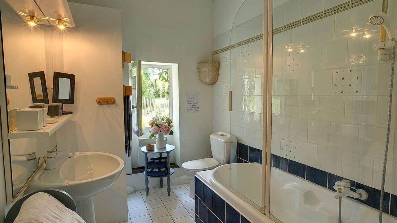 Photo of Bathroom in Castillonnes