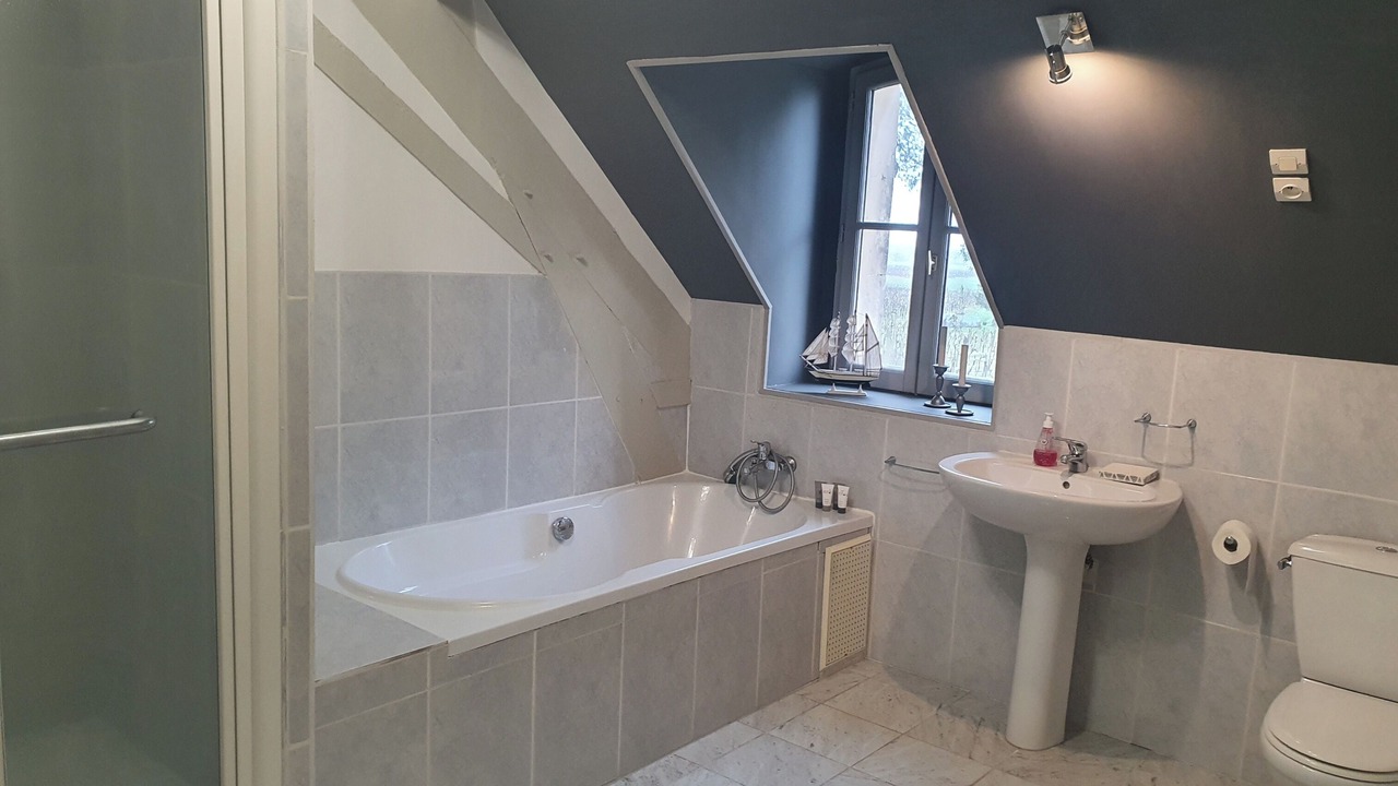 Photo of Bathroom in Epargnes