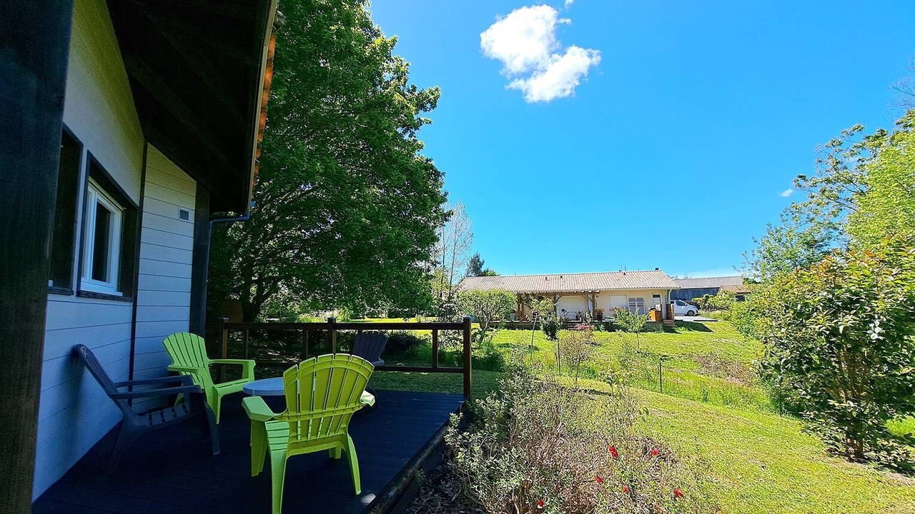 Photo of Patio Balcony in Saint-Julien-en-Born