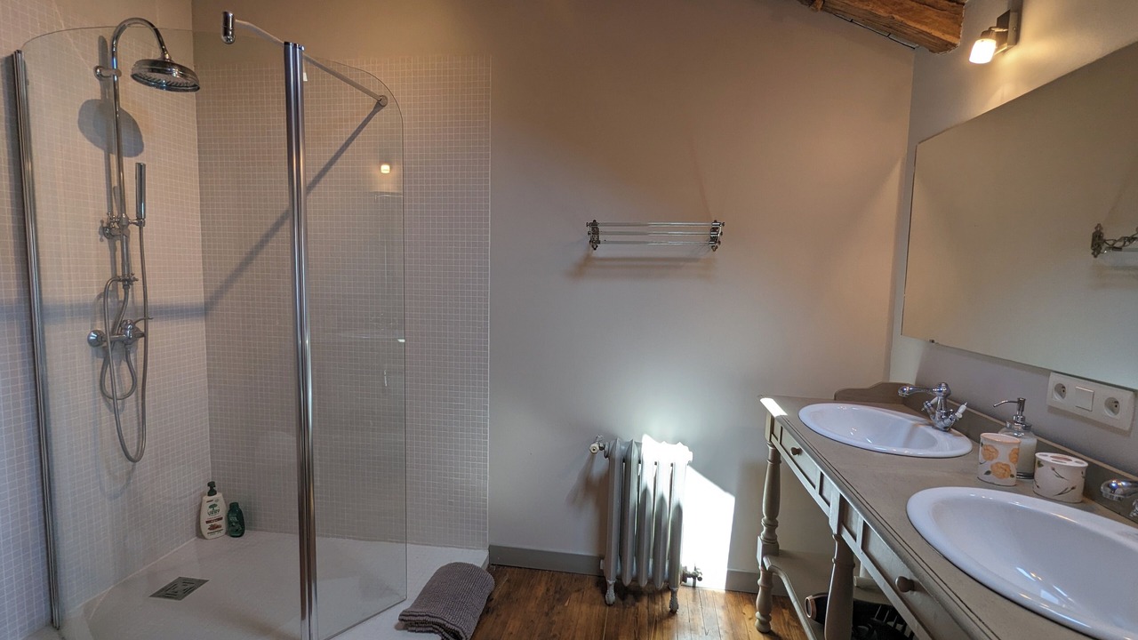 Photo of Bathroom in Montbron