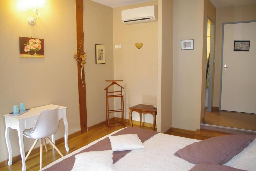 Photo of Bedroom in Angoume