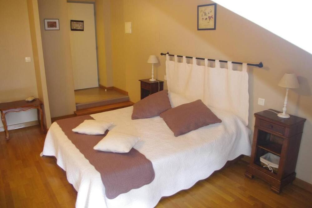 Photo of Bedroom in Angoume